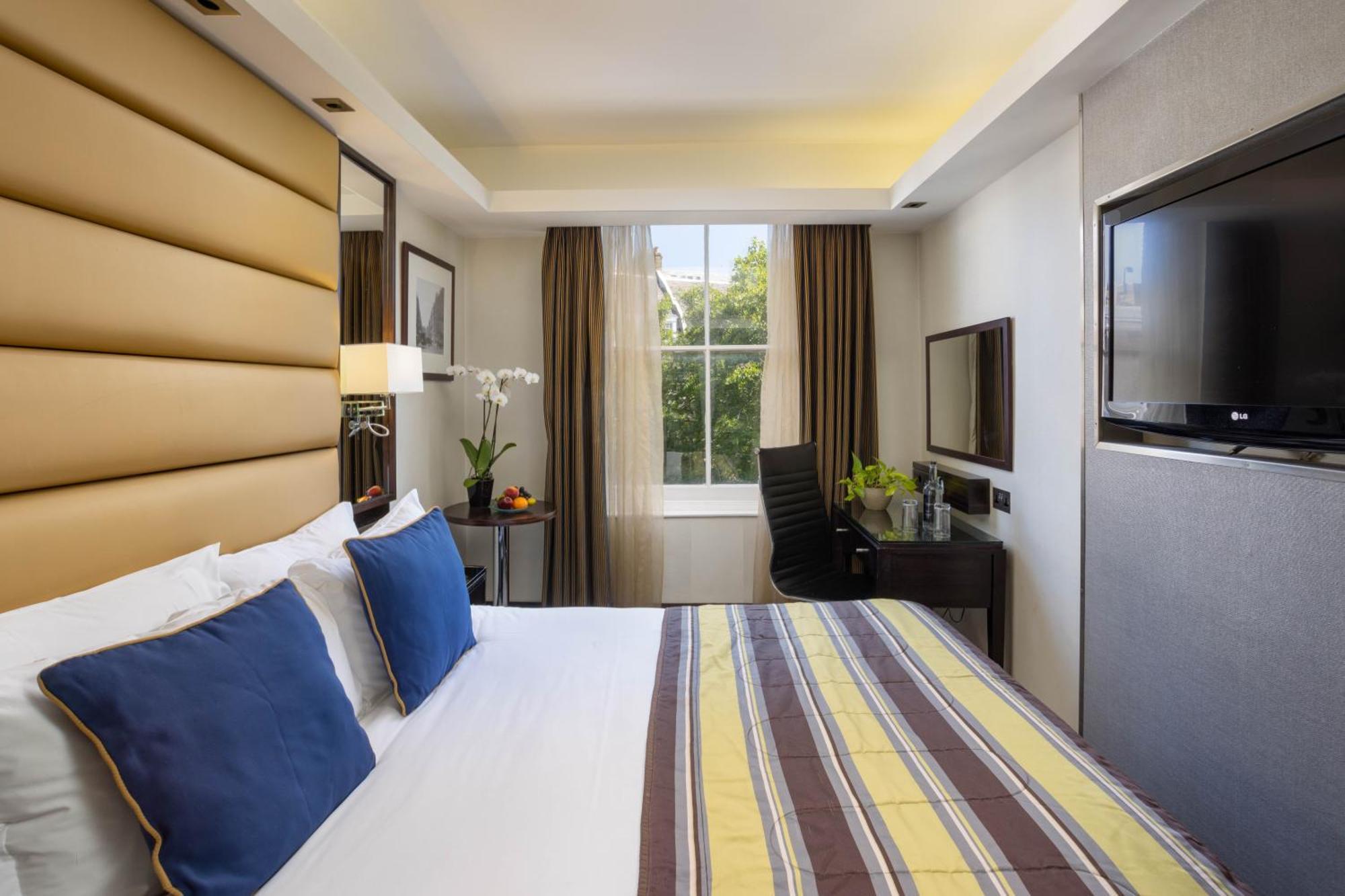 Park Grand Mayfair Londýn Exteriér fotografie A bedroom at the hotel
