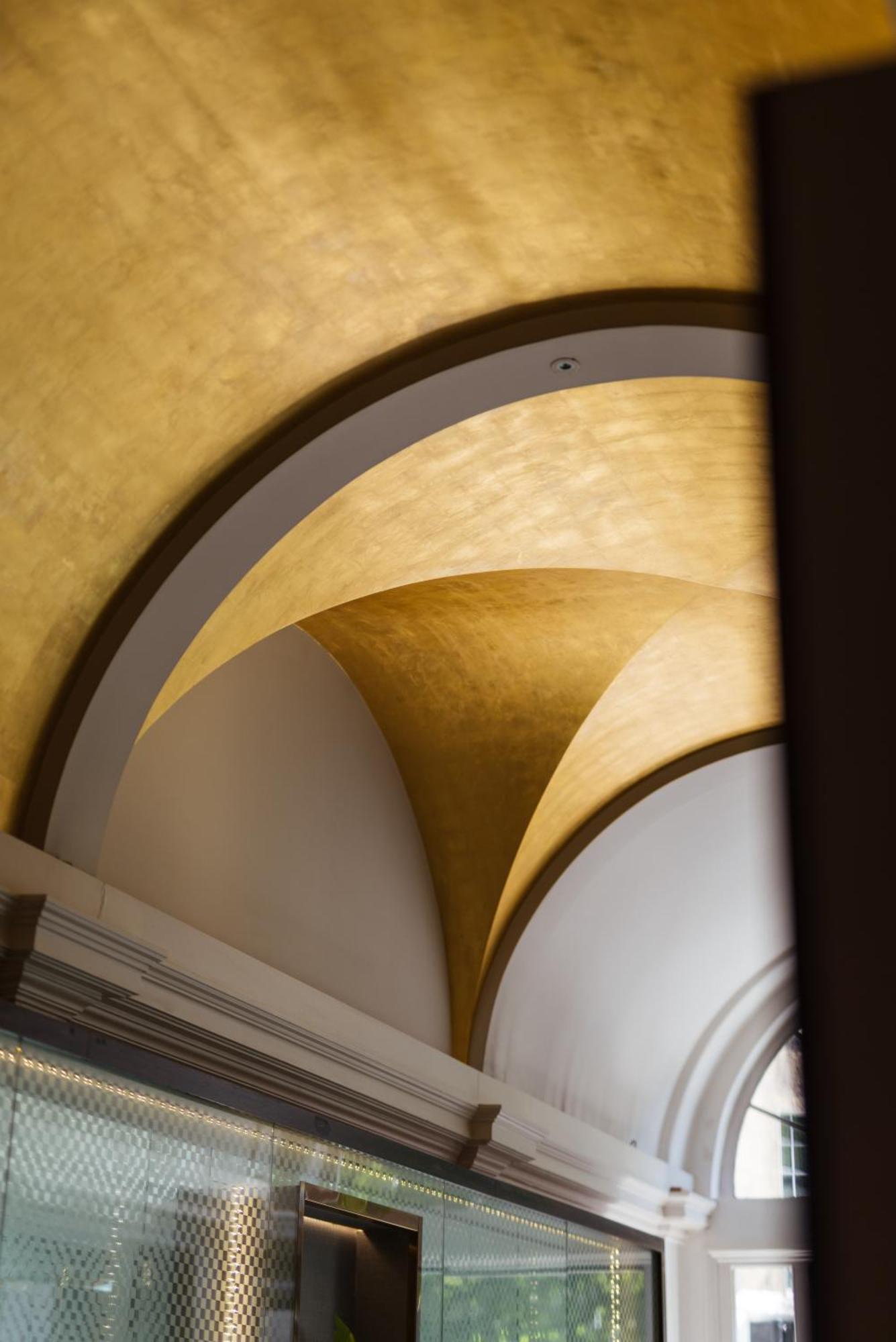 Park Grand Mayfair Londýn Exteriér fotografie Gold leafing on a ceiling