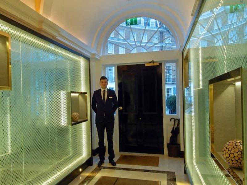 Park Grand Mayfair Londýn Exteriér fotografie The entrance to the hotel