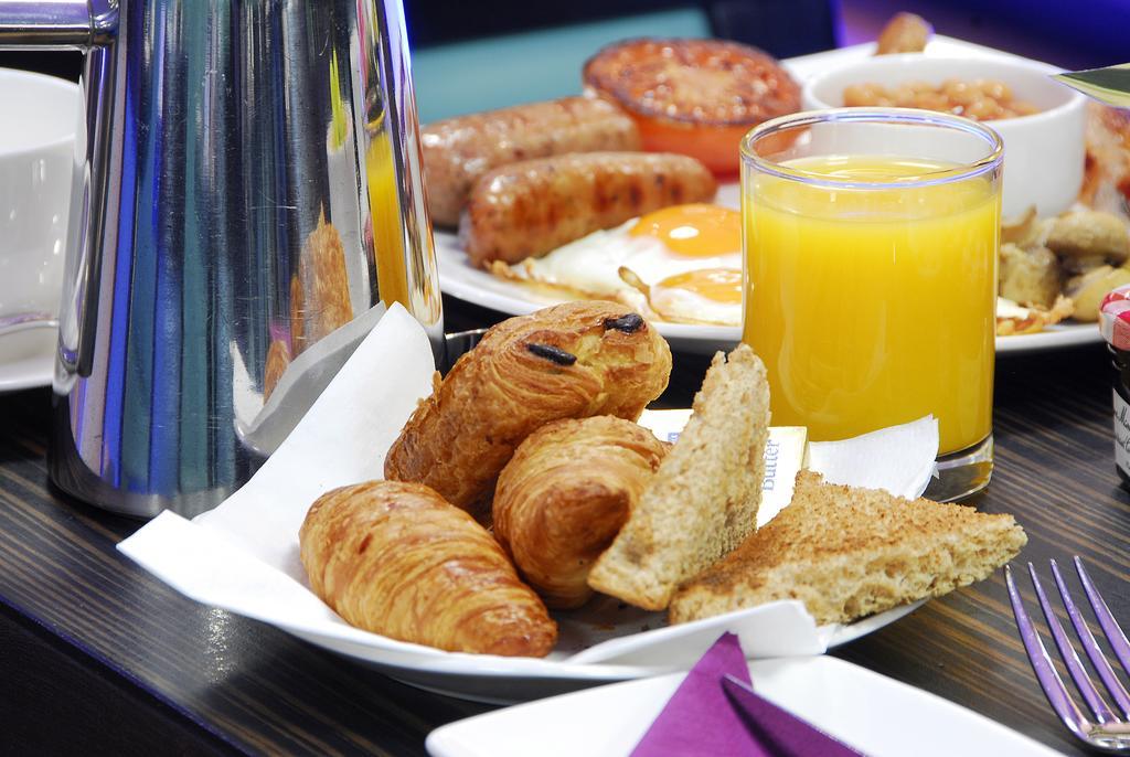 Park Grand Mayfair Londýn Exteriér fotografie A continental breakfast